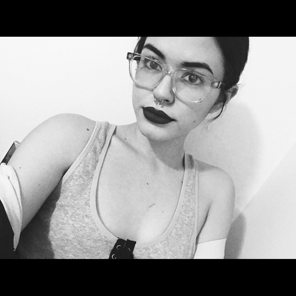 Meet your Posher, Dayana